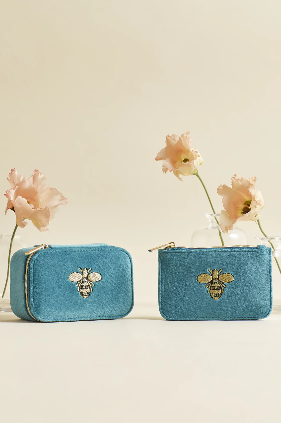 Embroidered Bee Card Purse - Image 4