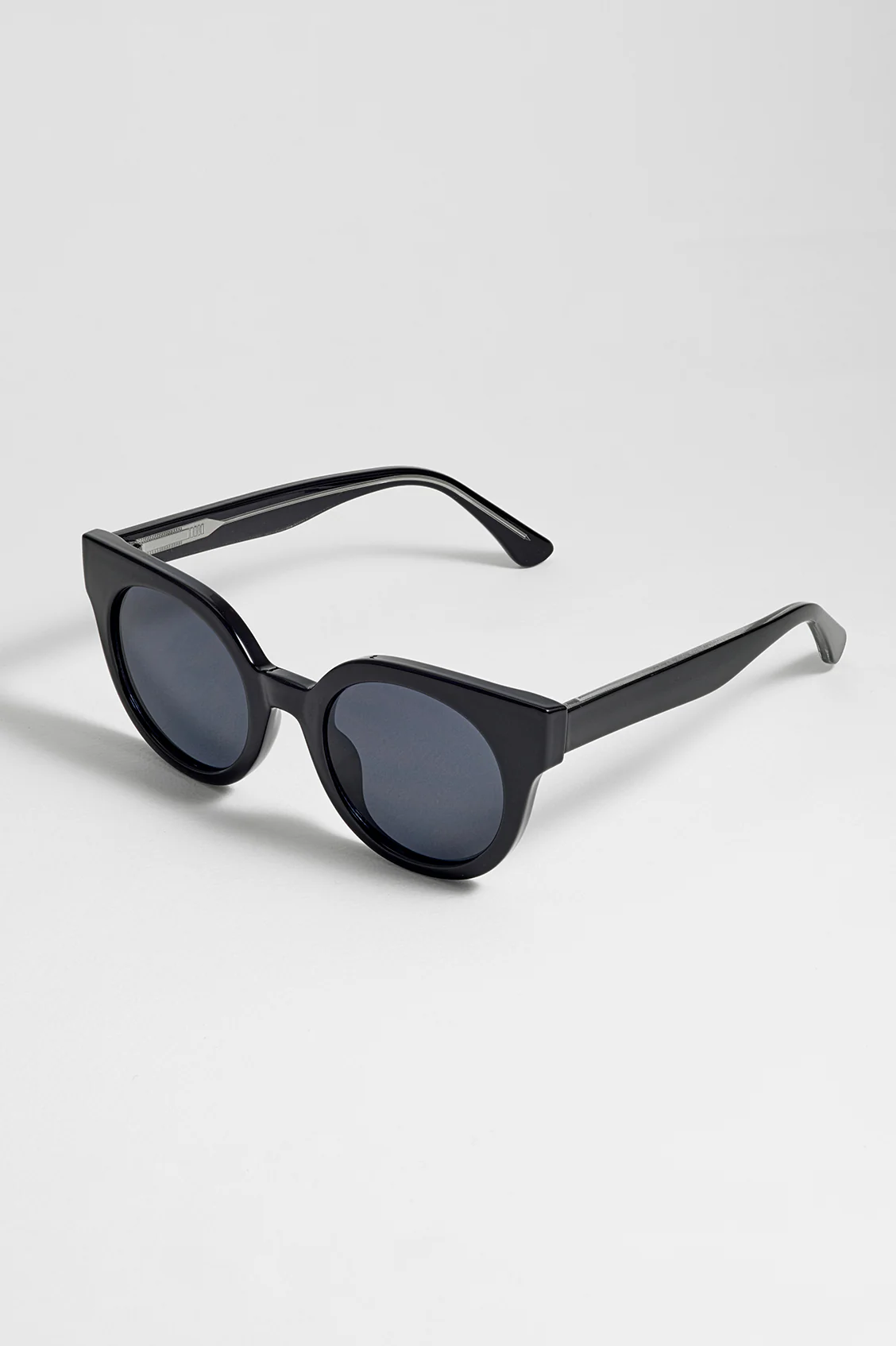 Black Capri Cat-Eye Women’s Sunglasses - Image 4
