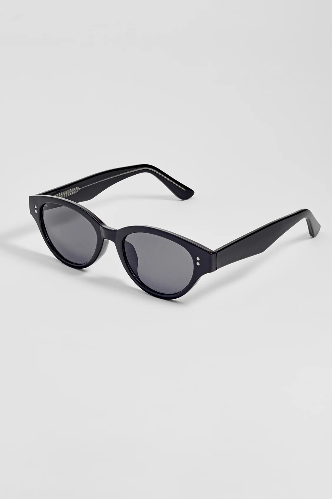 Black Riviera Oval Women’s Sunglasses - Image 4