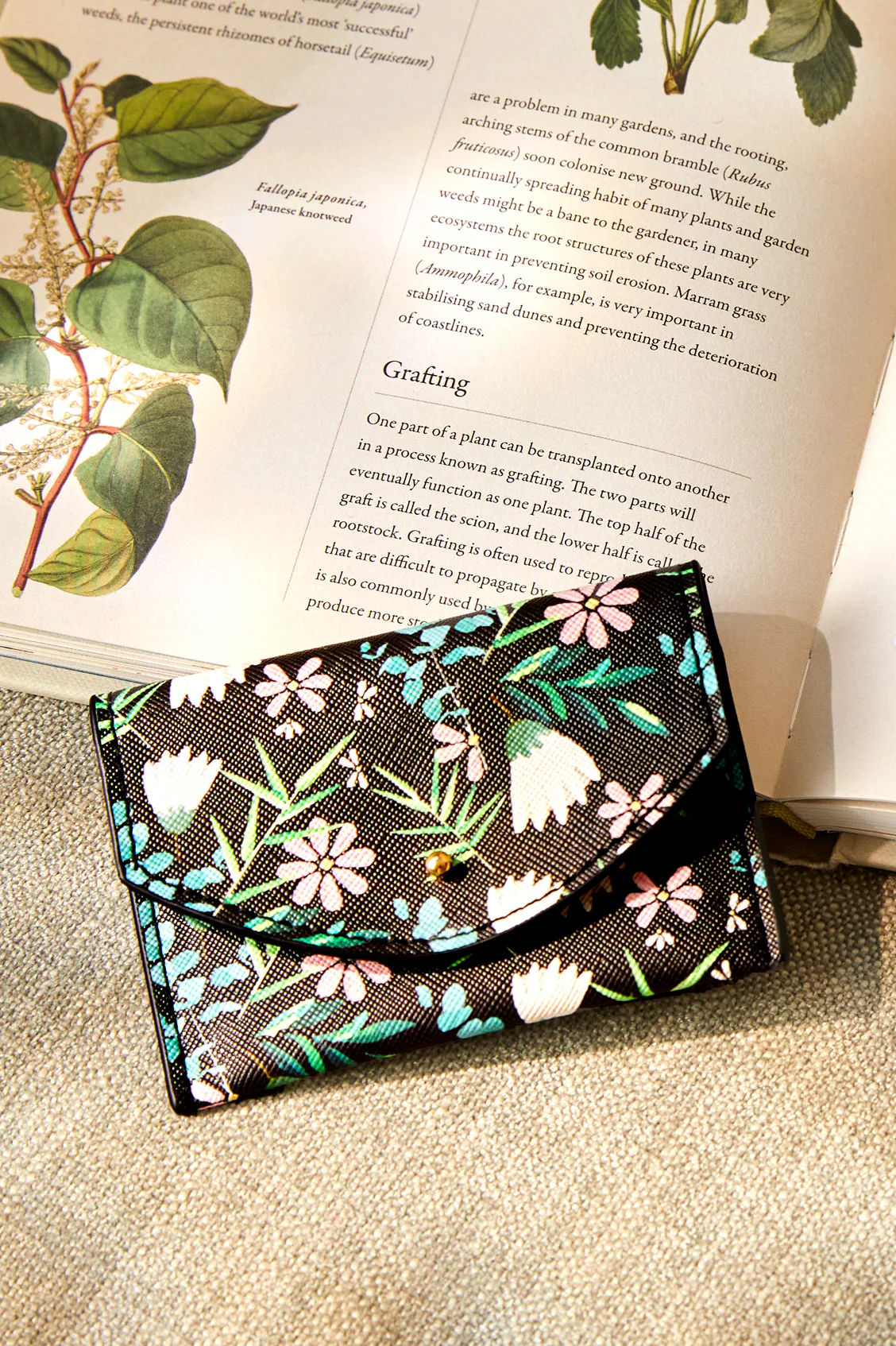 Envelope Card Holder - Image 2