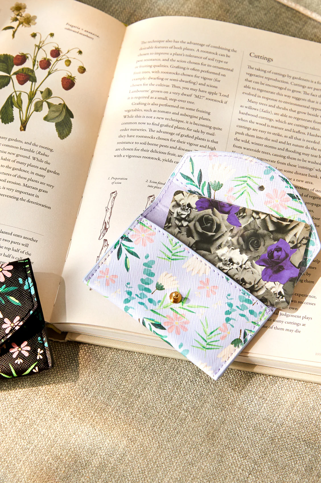 Envelope Card Holder - Image 2
