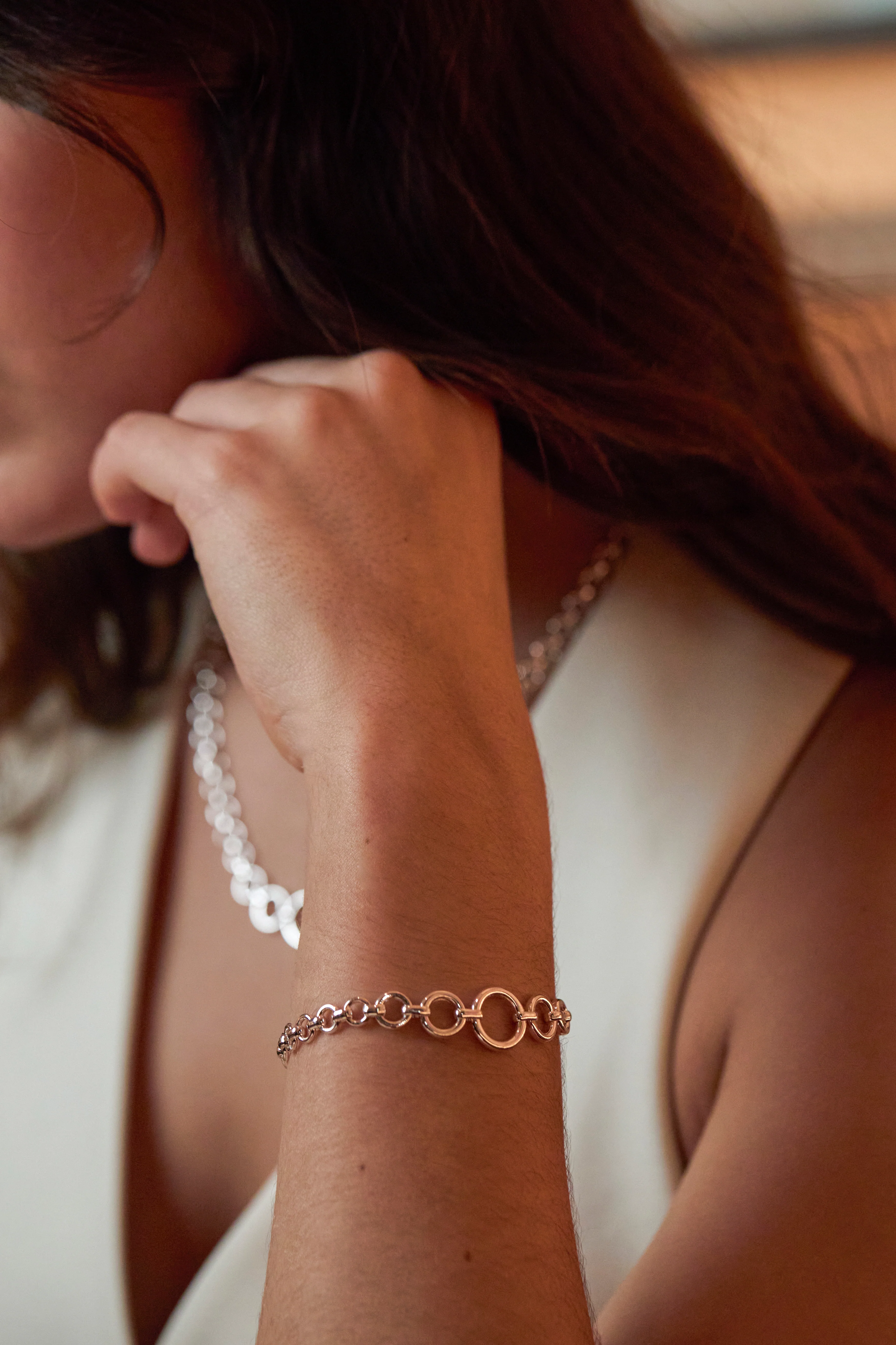 Graduated Round Link Chain Bracelet - Image 2
