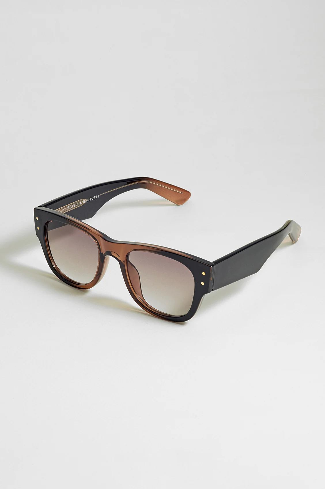 Transparent Brown Wayfarer Unisex Sunglasses - Image 4