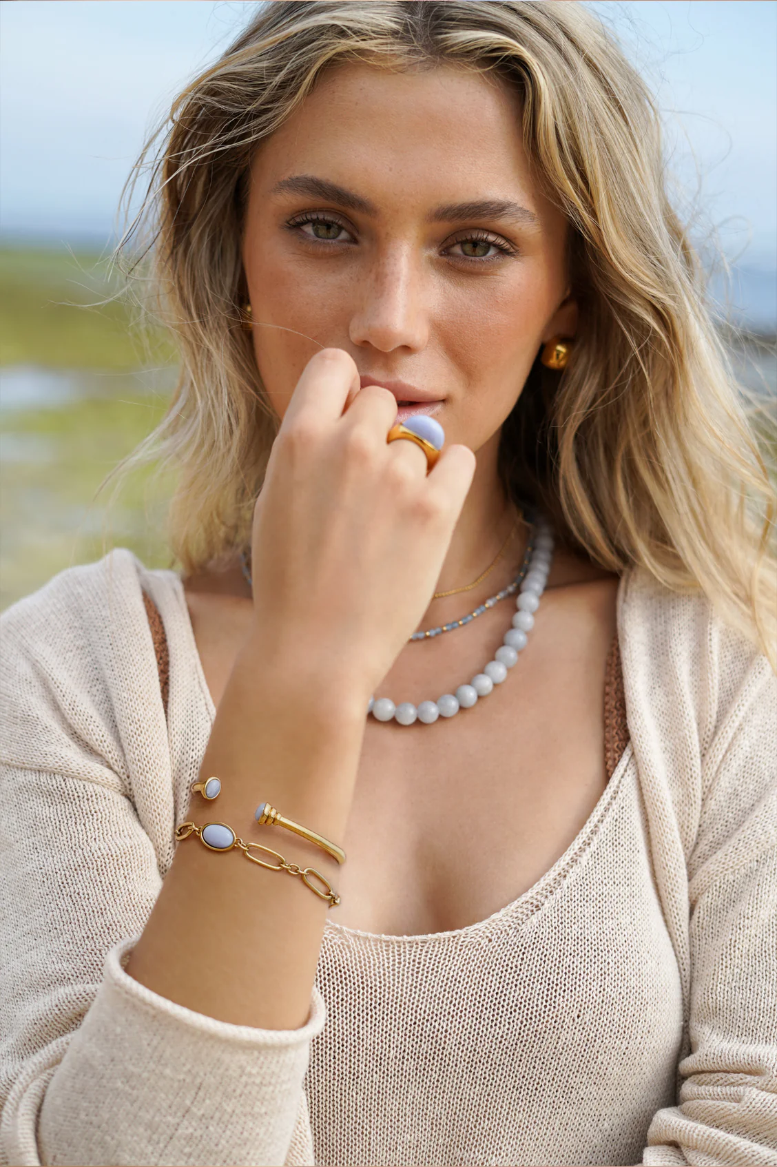 Blue Quartz Cabochon Chain Bracelet - Image 5